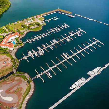 Marina Papagayo Suites